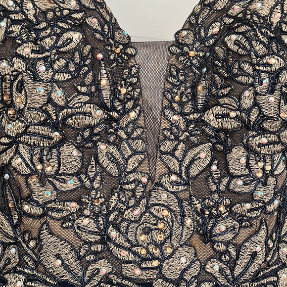 XSCAPE Evening Gown Size 6 - Picture 5 of 9